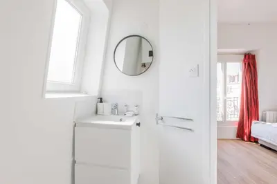 Salle de bains dans l'établissement Studio confortable - 2P - Proche Nation