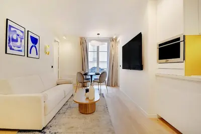 Télévision ou salle de divertissement dans l'établissement Elegant apartment - 2BR 6P - Opéra