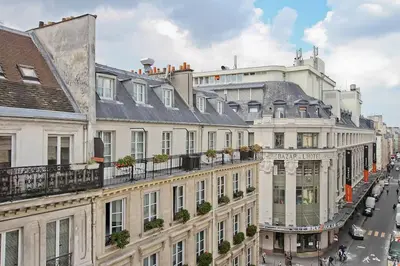 Vue générale sur Paris ou vue de la ville depuis l'appartement