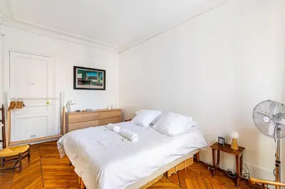 Un ou plusieurs lits dans un hébergement de l'établissement GuestReady - Appartement Parisien dans le 10ème