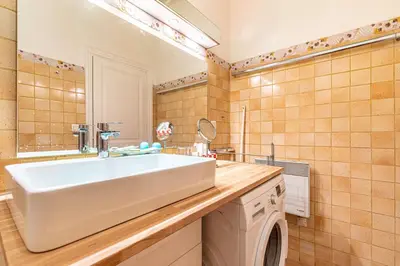 Salle de bains dans l'établissement GuestReady - Parisian bliss near the Louvre Museum