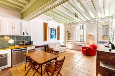 Cuisine ou kitchenette dans l'établissement GuestReady - Parisian bliss near the Louvre Museum