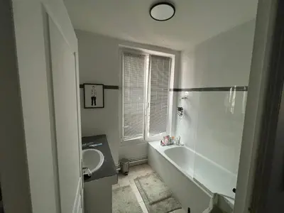 Salle de bains dans l'établissement chambre privée dans superbe appartement parisien !