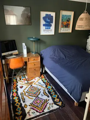 Un ou plusieurs lits dans un hébergement de l'établissement chambre privée dans superbe appartement parisien !