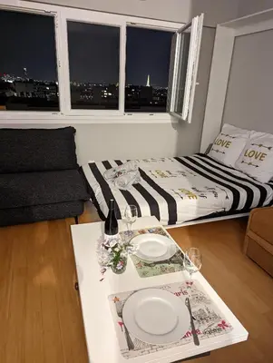 Coin salon dans l'établissement Charming Studio with Eiffel View