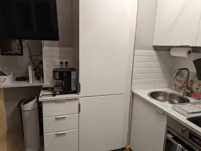 Cuisine ou kitchenette dans l'établissement Charming Studio with Eiffel View