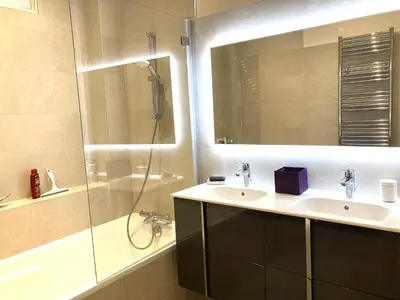Salle de bains dans l'établissement Bel Appartement avec balcon proche Roland Garos et Parc des Princes