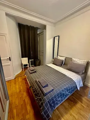 Un ou plusieurs lits dans un hébergement de l'établissement Charming 2 Bedroom with Huge Private Terrace