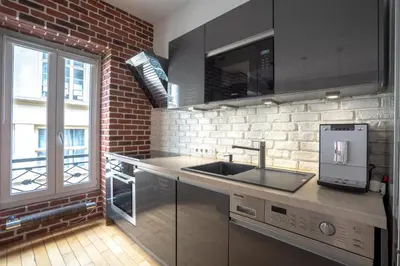 Cuisine ou kitchenette dans l'établissement Cosy central place Paris