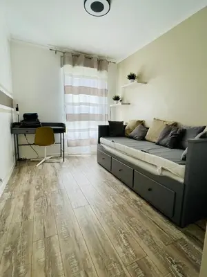 Coin salon dans l'établissement Spacious Cozy Apartment close Paris & Flea Market at St Ouen