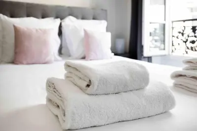 Un ou plusieurs lits dans un hébergement de l'établissement Promo! Beautiful apt near the Galeries Lafayette!
