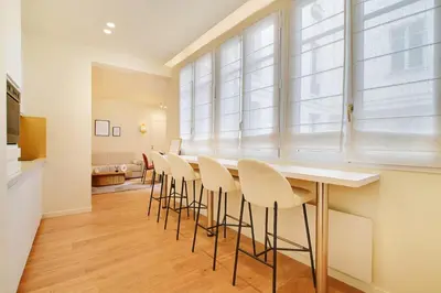 Coin salon dans l'établissement Chic apartment - 2BR-6P - Opera House