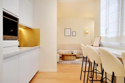 Cuisine ou kitchenette dans l'établissement Chic apartment - 2BR-6P - Opera House