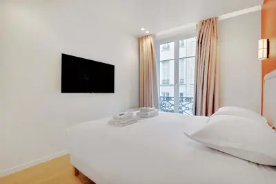 Un ou plusieurs lits dans un hébergement de l'établissement Chic apartment - 2BR-6P - Opera House