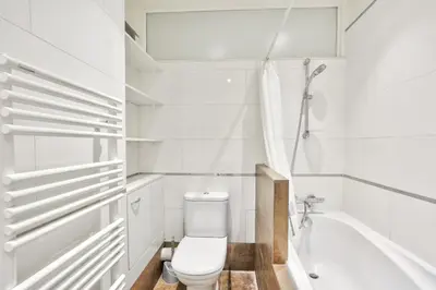 Salle de bains dans l'établissement Studio - Appartement Quartier Montmartre Free Netflix
