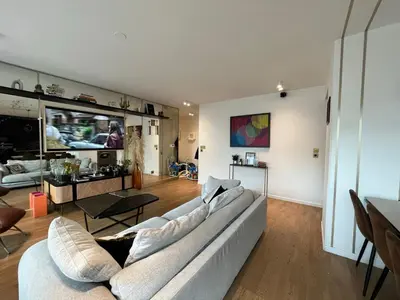 Télévision ou salle de divertissement dans l'établissement Appartement Luxueux climatisé avec Terrasse, 6 couchages - 17ème Arrondissement de Paris