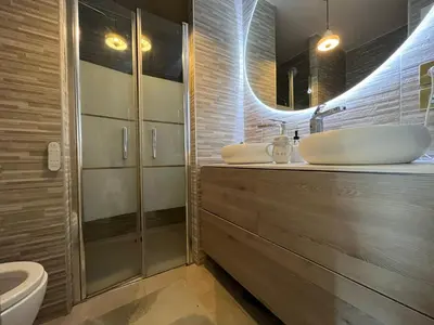 Salle de bains dans l'établissement Appartement Luxueux climatisé avec Terrasse, 6 couchages - 17ème Arrondissement de Paris