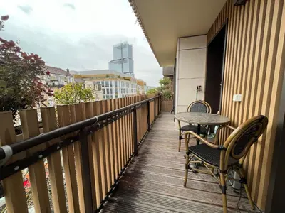 Balcon ou terrasse dans l'établissement Appartement Luxueux climatisé avec Terrasse, 6 couchages - 17ème Arrondissement de Paris