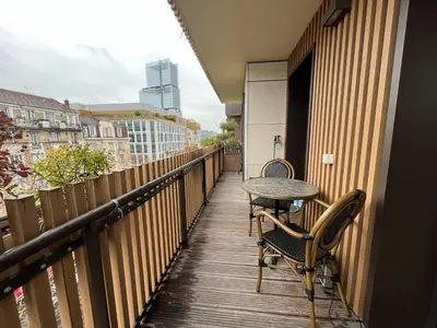 Balcon ou terrasse dans l'établissement Appartement Luxueux climatisé avec Terrasse, 6 couchages - 17ème Arrondissement de Paris