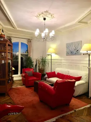 Coin salon dans l'établissement Paris 2 bedrooms chic apartment 18th district