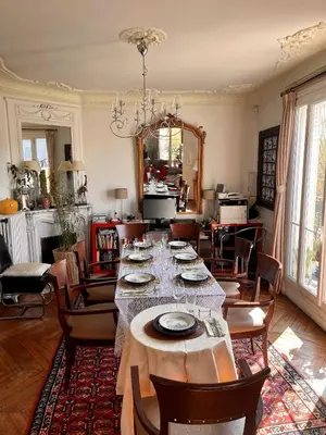 Coin salon dans l'établissement Paris 2 bedrooms chic apartment 18th district