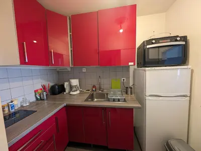 Cuisine ou kitchenette dans l'établissement Large studio with terrace for up to 4 people