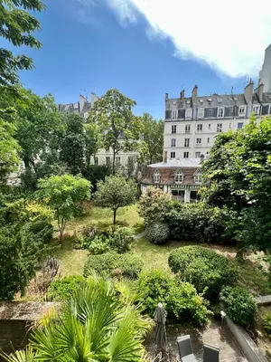 Jardin de l'établissement Spacious & modern flat close to Parc Monceau