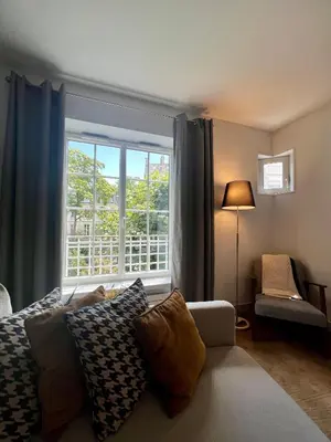 Coin salon dans l'établissement Spacious & modern flat close to Parc Monceau