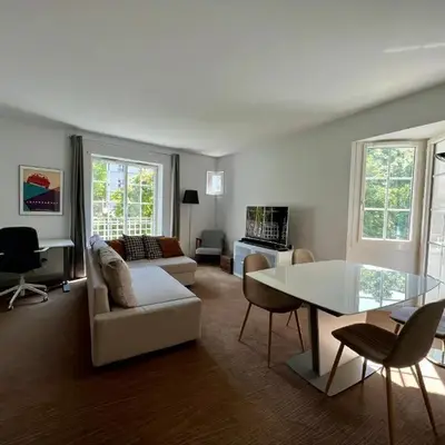 Spacious & modern flat close to Parc Monceau