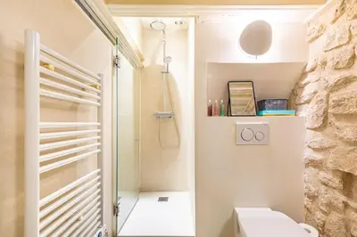 Salle de bains dans l'établissement GuestReady - One glorious stay in Le Marais