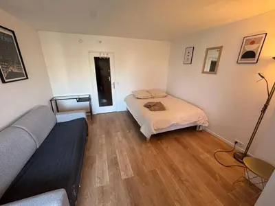 Un ou plusieurs lits dans un hébergement de l'établissement Studio pour 2 personnes avec Balcon Metro Marcel Sambat