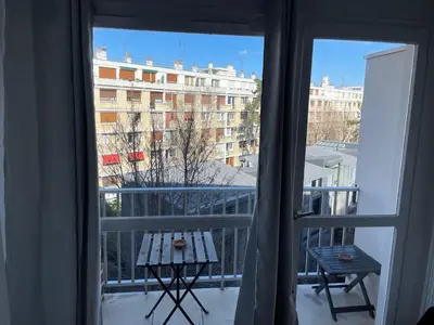 Balcon ou terrasse dans l'établissement Studio pour 2 personnes avec Balcon Metro Marcel Sambat