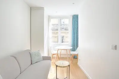 Coin salon dans l'établissement Ciseaux 4F - Studio in Saint Germain des Prés