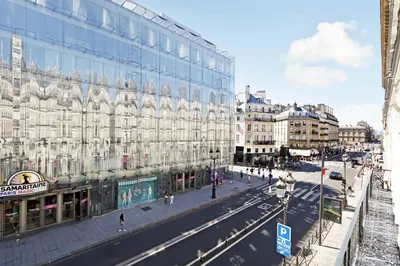 Vue générale sur Paris ou vue de la ville depuis l'appartement