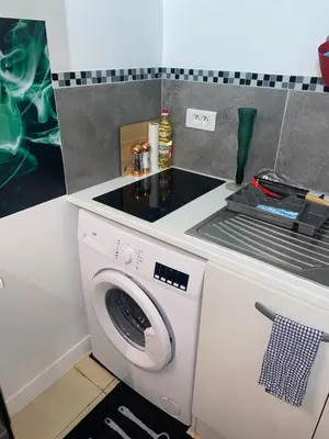 Cuisine ou kitchenette dans l'établissement Paris Sud-porte de Gentilly mignon T2 250 m de Paris