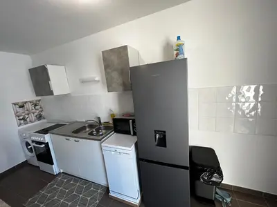 Cuisine ou kitchenette dans l'établissement Bel appart de 45m2 à courbevoie