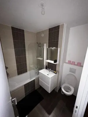 Salle de bains dans l'établissement Bel appart de 45m2 à courbevoie