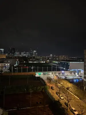 Vue générale sur Courbevoie ou vue de la ville depuis l'appartement