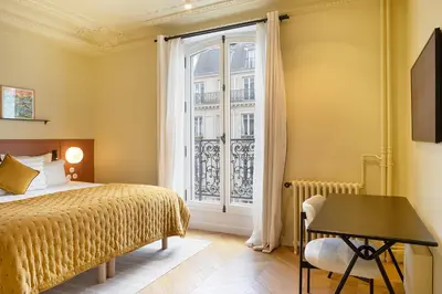 Un ou plusieurs lits dans un hébergement de l'établissement Paris Home Collection Serviced Apartments in Opéra - Rue Saint-Lazare