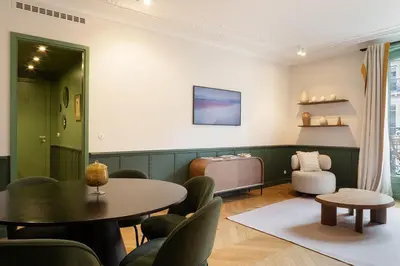 Coin salon dans l'établissement Paris Home Collection Serviced Apartments in Opéra - Rue Saint-Lazare