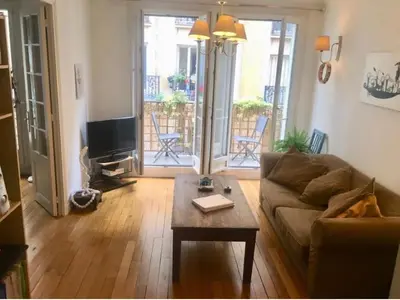 Coin salon dans l'établissement Charmant appartement à Montmartre