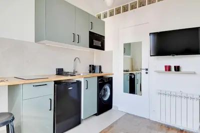 Cuisine ou kitchenette dans l'établissement Ideal studio for 2 people - Marché des Batignolles