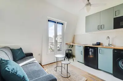 Cuisine ou kitchenette dans l'établissement Ideal studio for 2 people - Marché des Batignolles