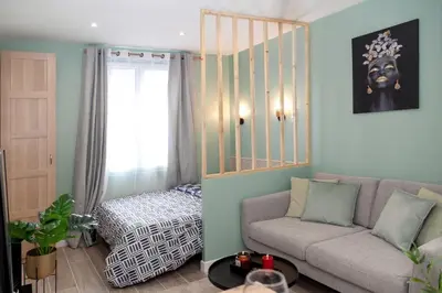 Un ou plusieurs lits dans un hébergement de l'établissement Studio cozy, proche paris