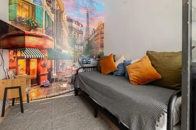 Coin salon dans l'établissement Studio Paris - Métro 7 Cadet - Quartier Faubourg-Montmartre