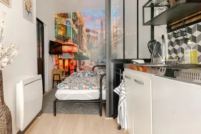 Cuisine ou kitchenette dans l'établissement Studio Paris - Métro 7 Cadet - Quartier Faubourg-Montmartre