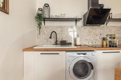 Cuisine ou kitchenette dans l'établissement Appartement 2 étages Paris - Métro 9 Grands Boulevards - Folies Bergères