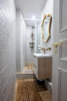Salle de bains dans l'établissement Appartement 2 étages Paris - Métro 9 Grands Boulevards - Folies Bergères