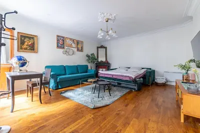 Coin salon dans l'établissement Appartement 2 étages Paris - Métro 9 Grands Boulevards - Folies Bergères