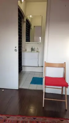 Cuisine ou kitchenette dans l'établissement Charmant 2 pièces Clichy Levallois